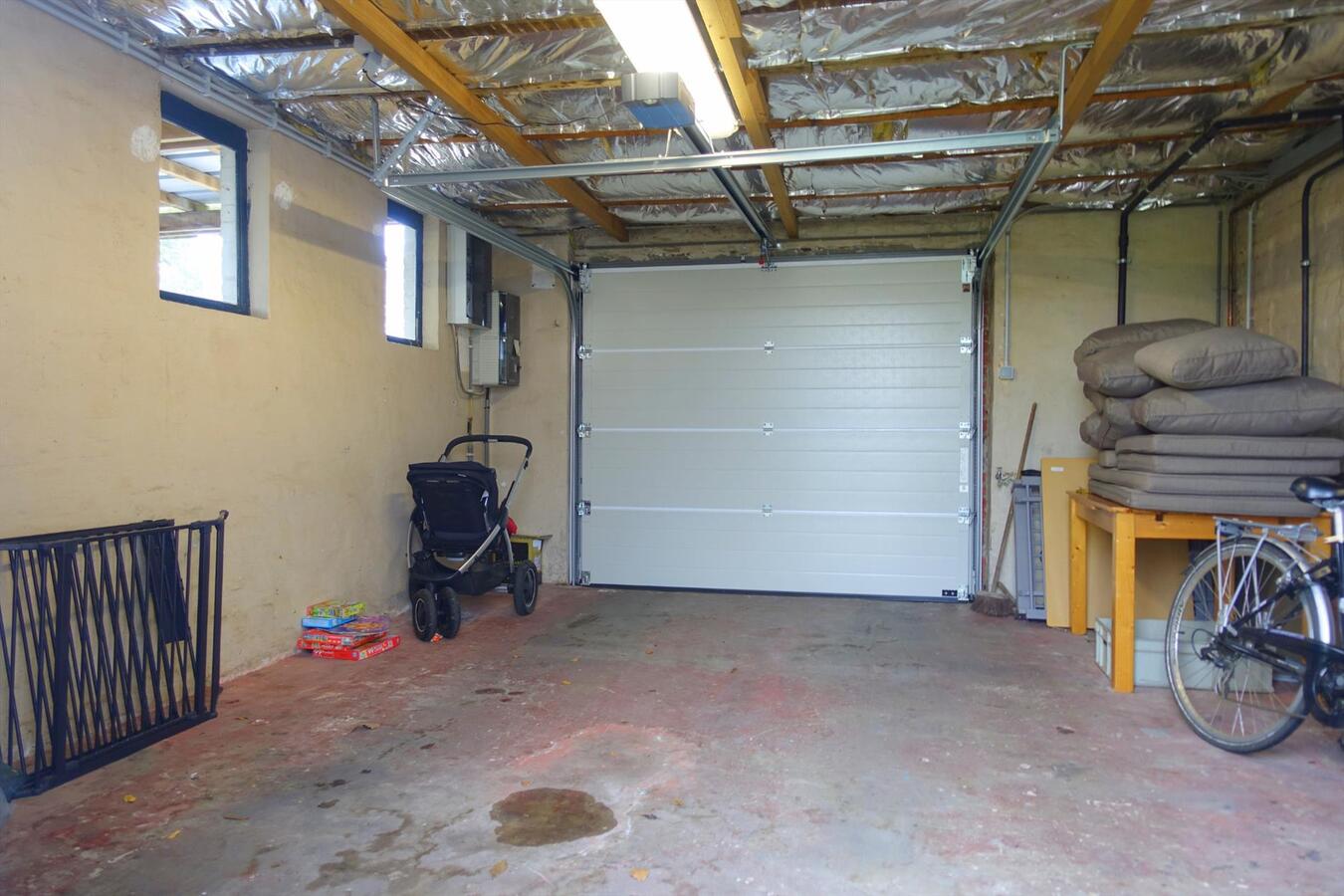 Centraal gelegen half-open woning 