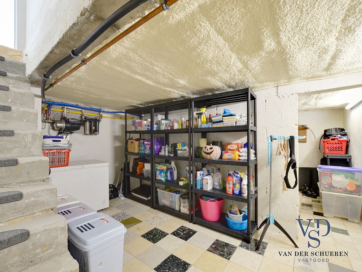 Exceptioneel gelegen, eigentijdse bungalow-villa. 