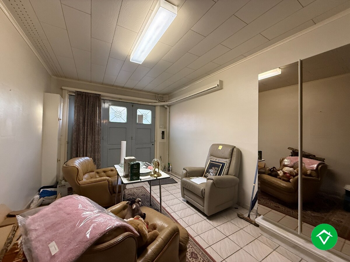 Karaktervolle, stevige woning met 4 slaapkamers, tuin en garage in centrum Roeselare 