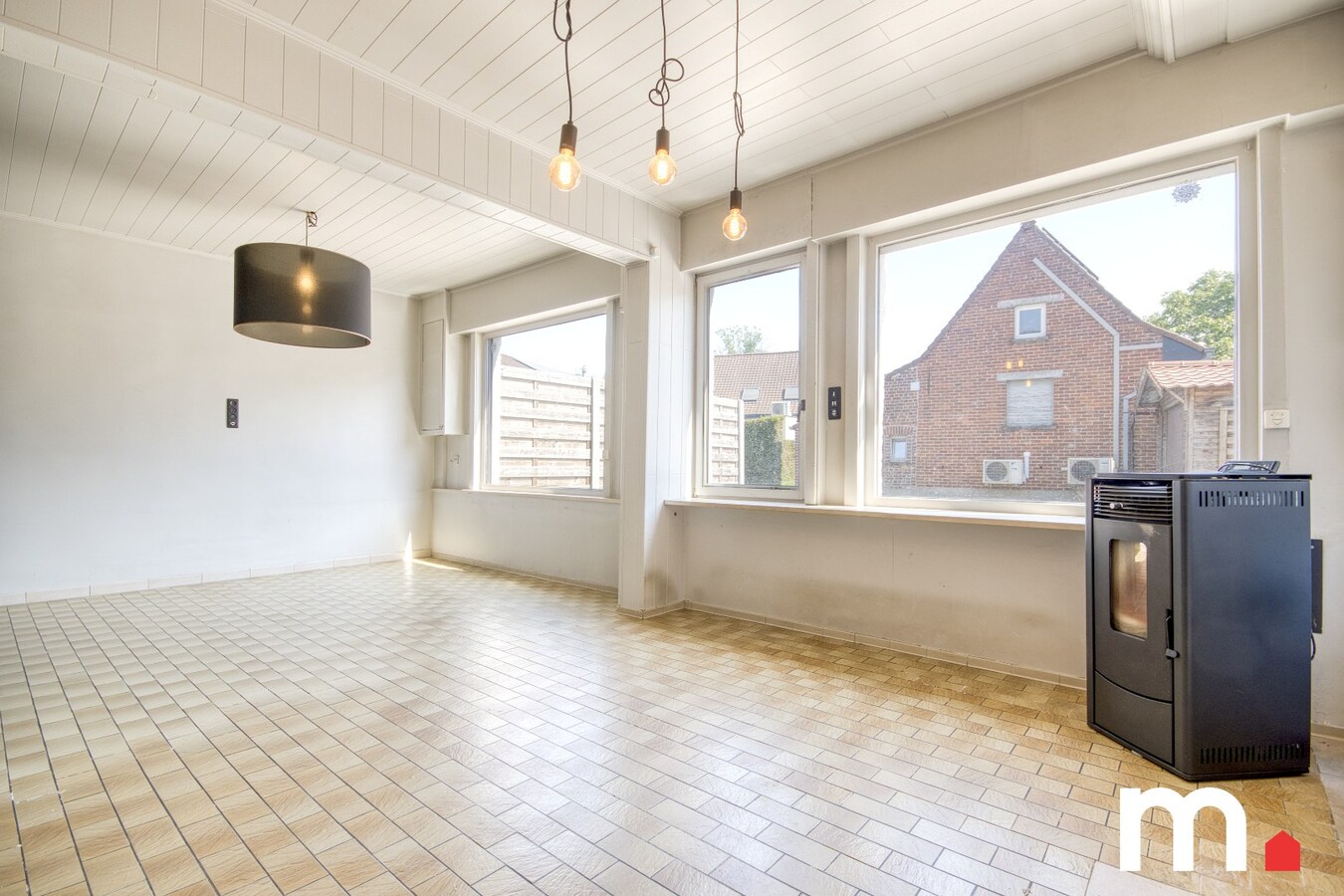 Charmante en ruime woning met grote tuin op 1.218 m² in het gezellige Lendelede met LOODS ! 