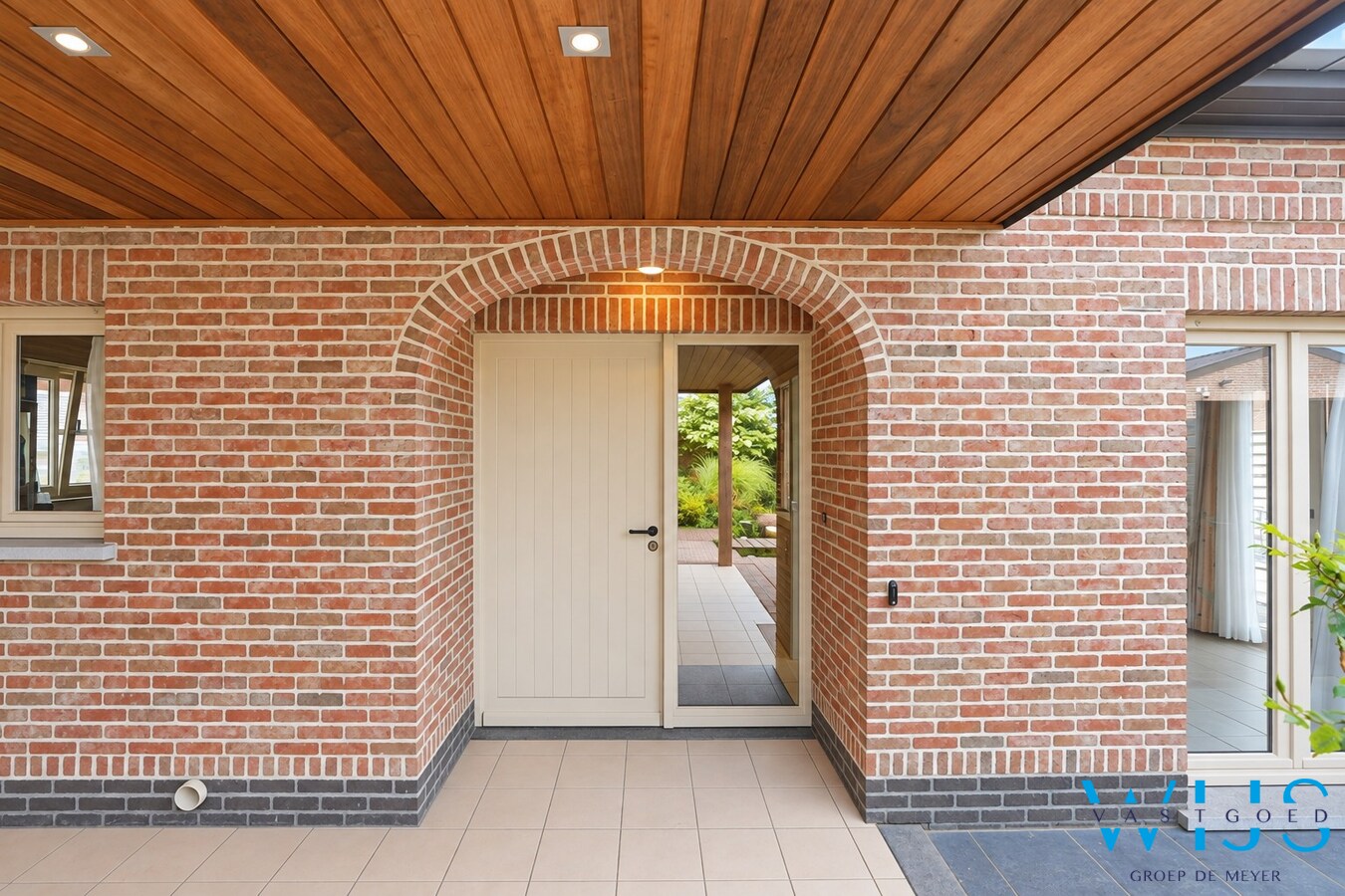 Royaal wonen met maar liefst 910 m² aan multifunctionele bijgebouwen! 