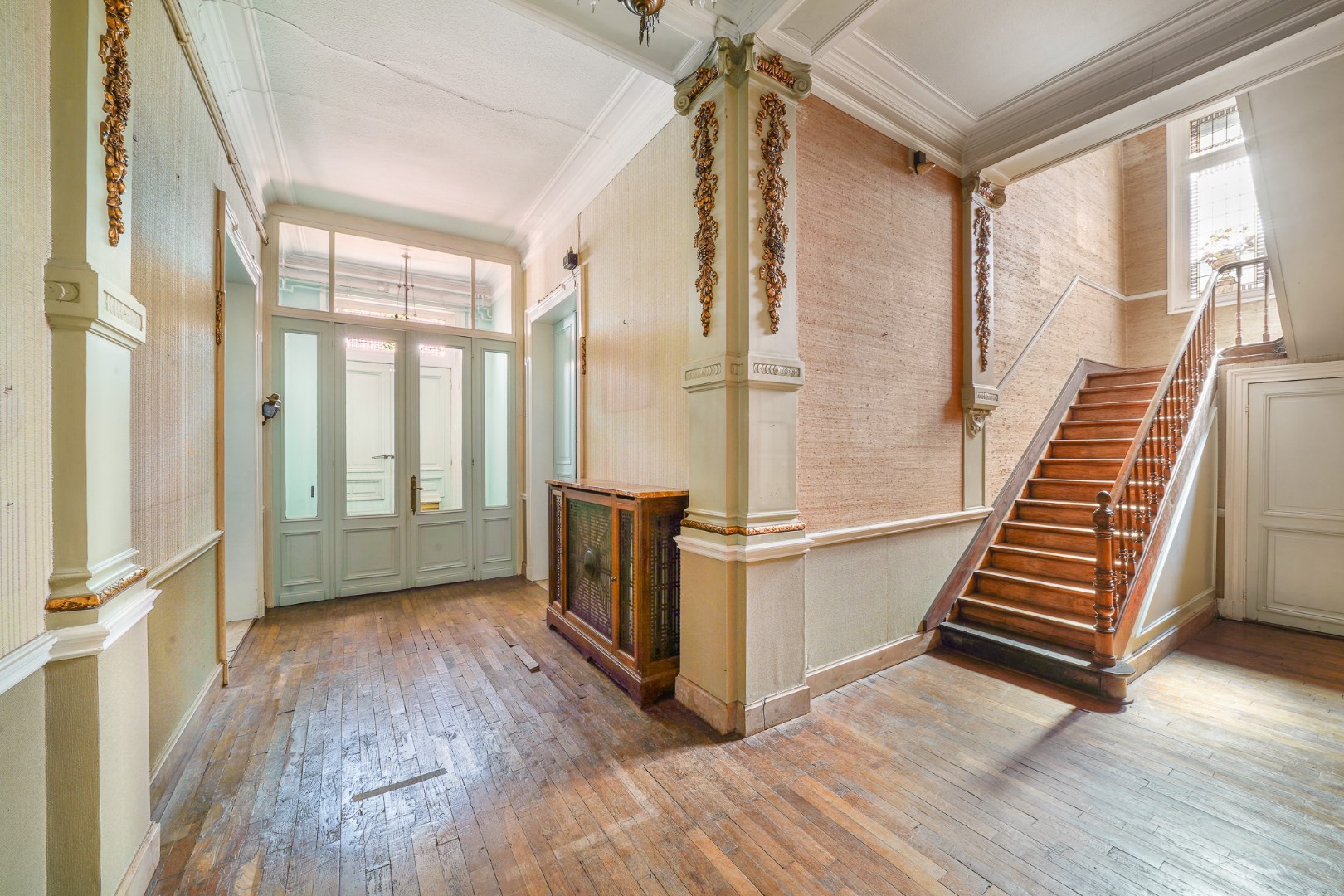 Uniek herenhuis in het centrum van Oudenburg 