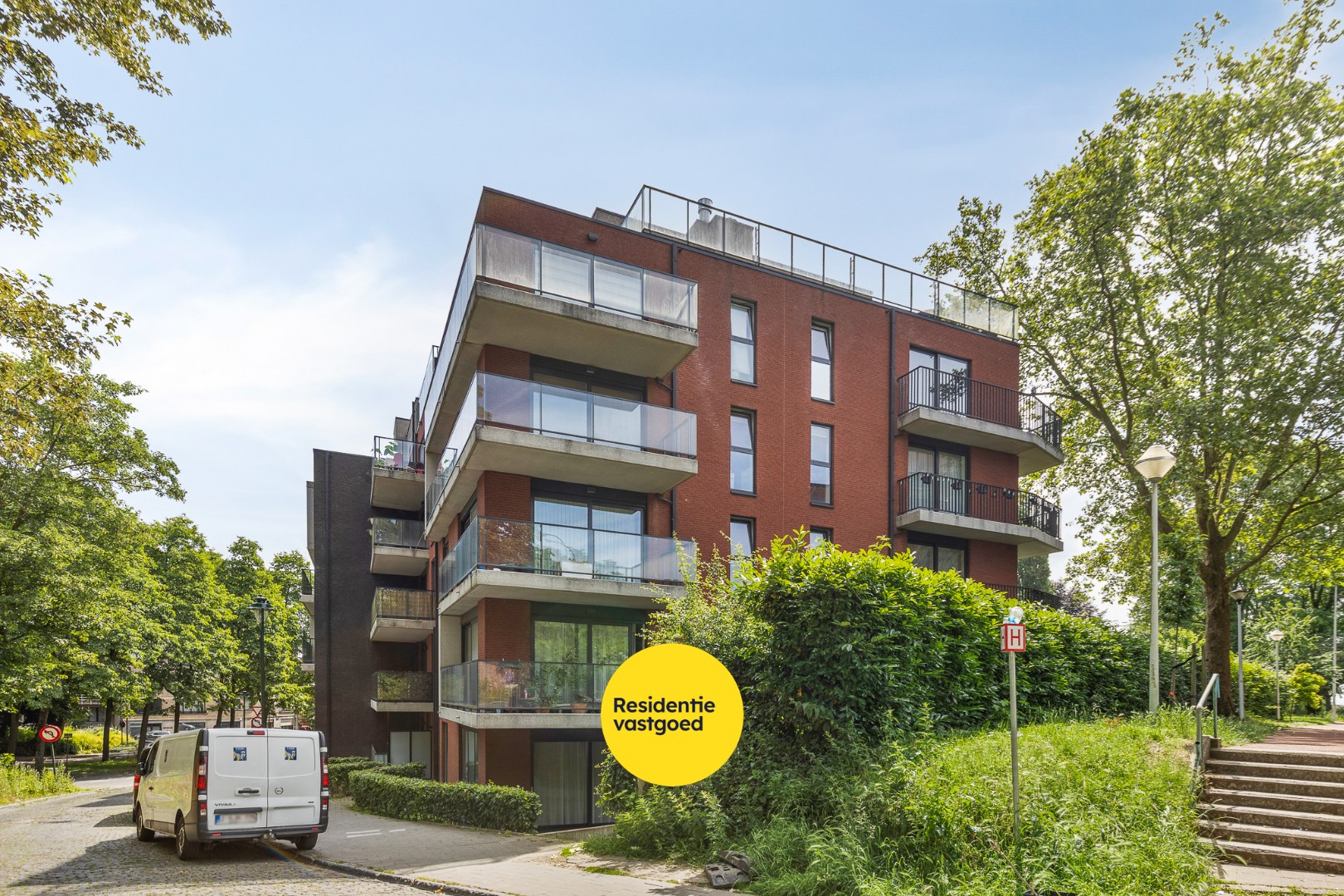 Instapklaar 1-slpk appartement te Laken 