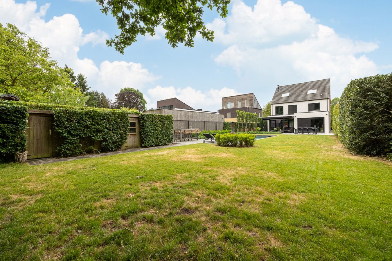 Moderne villa met zwembad op een toplocatie te Schilde! 