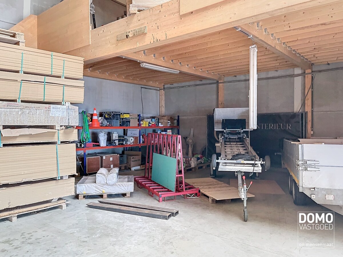 CENTRAAL GELEGEN LOODS TE BERBROEK MET OPSLAG- EN KANTOORRUIMTE 