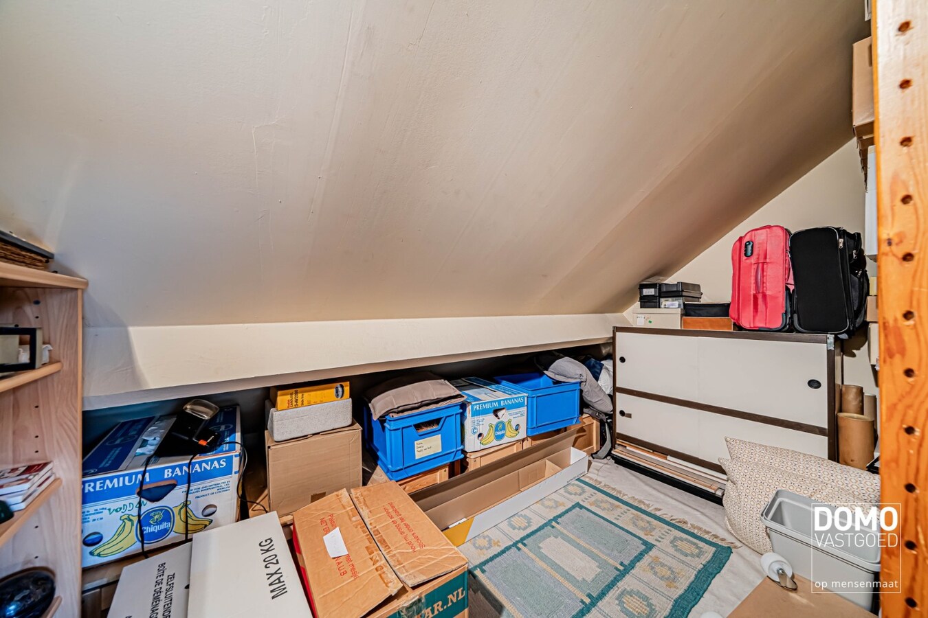 ZUIDWESTELIJK GEORIËNTEERDE DOORZONWONING MET LICHTRIJKE AANBOUW, GEZELLIGE TUIN EN RUIME GARAGE TE KURINGEN (HASSELT) 
