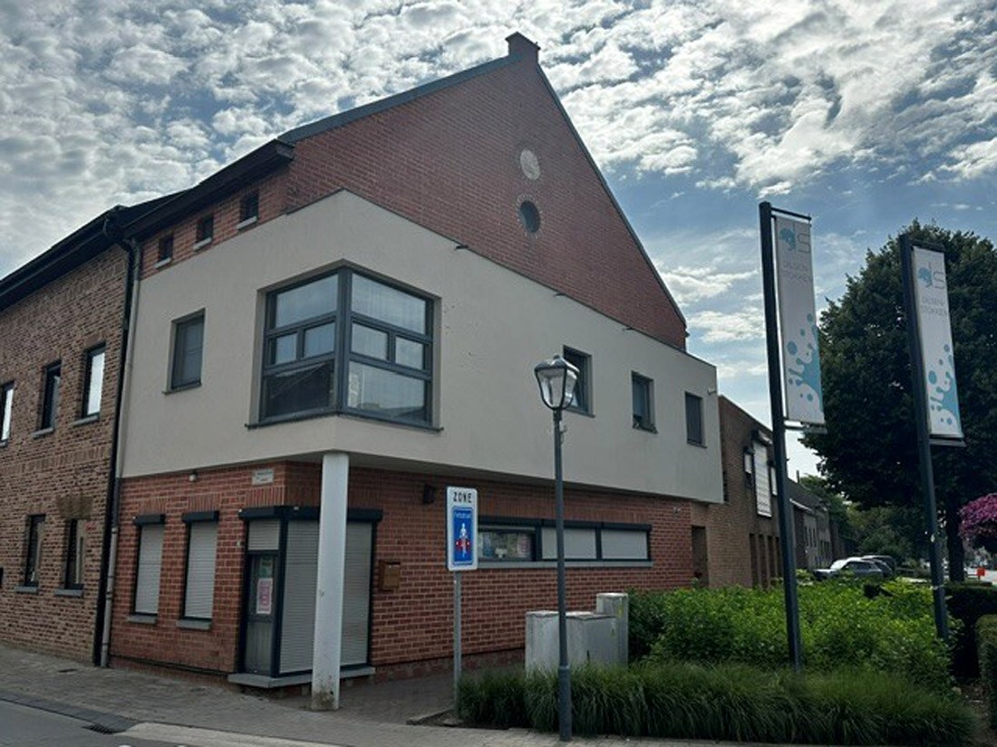 Ruim Duplex appartement te Stokkem centrum 