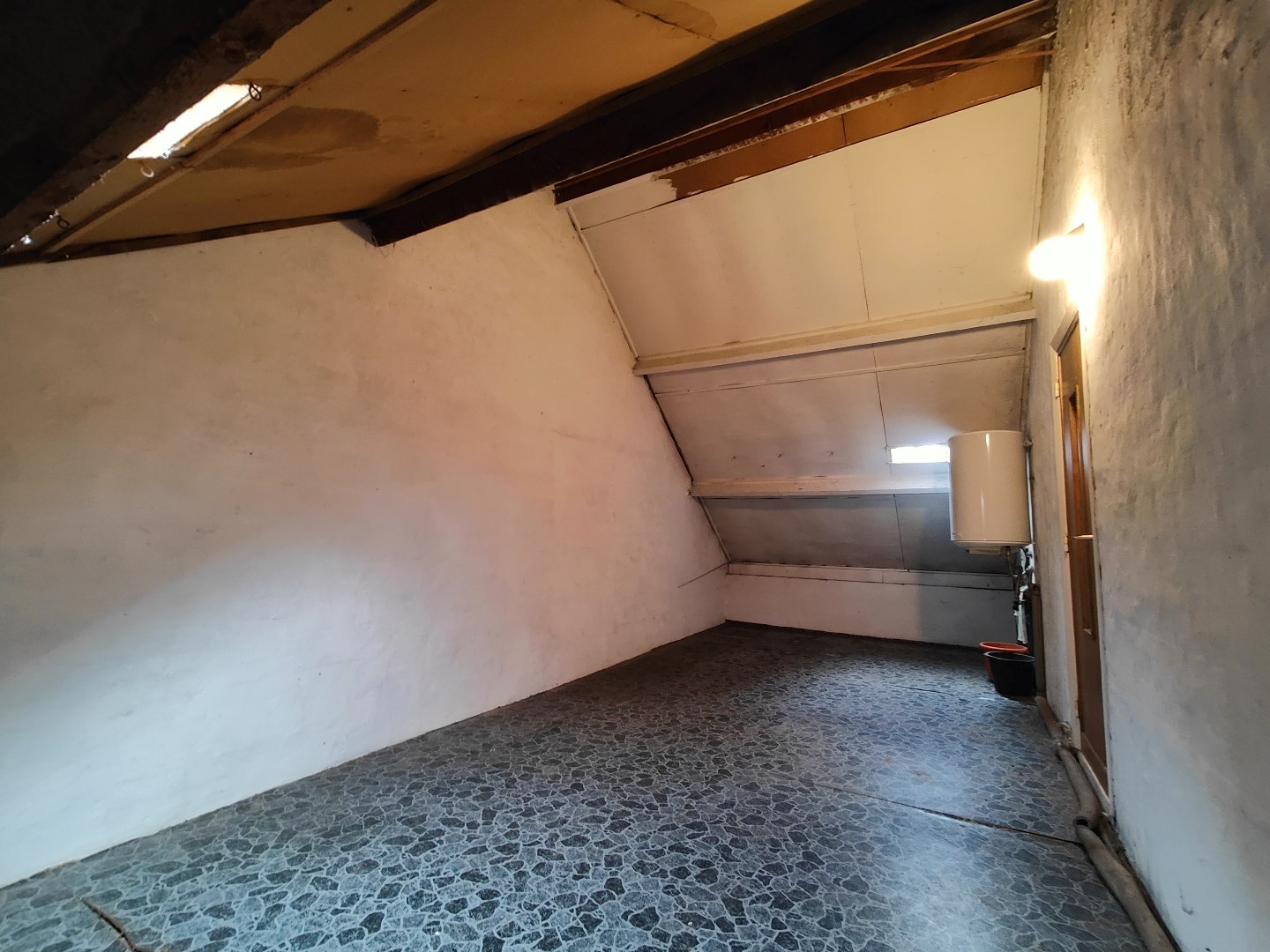 Halfopen woning met tuin en garage op 385 m² 
