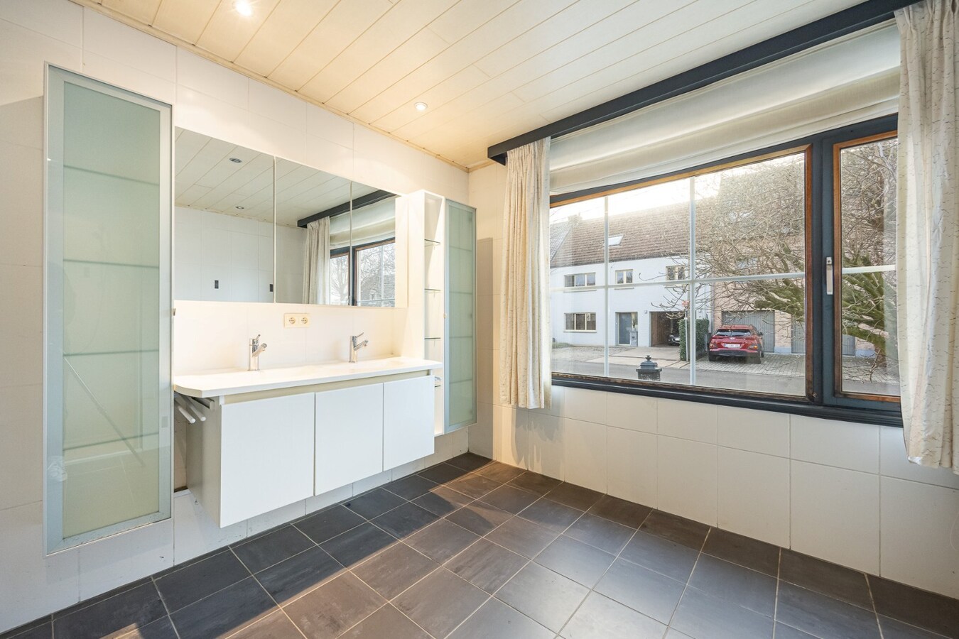 Op te frissen open bebouwing in het centrum van Sint-Antonius 