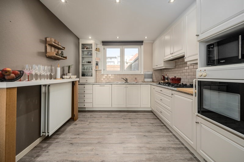 Instapklare, gerenoveerde gezinswoning met garage en oprit in hartje Zeebrugge 