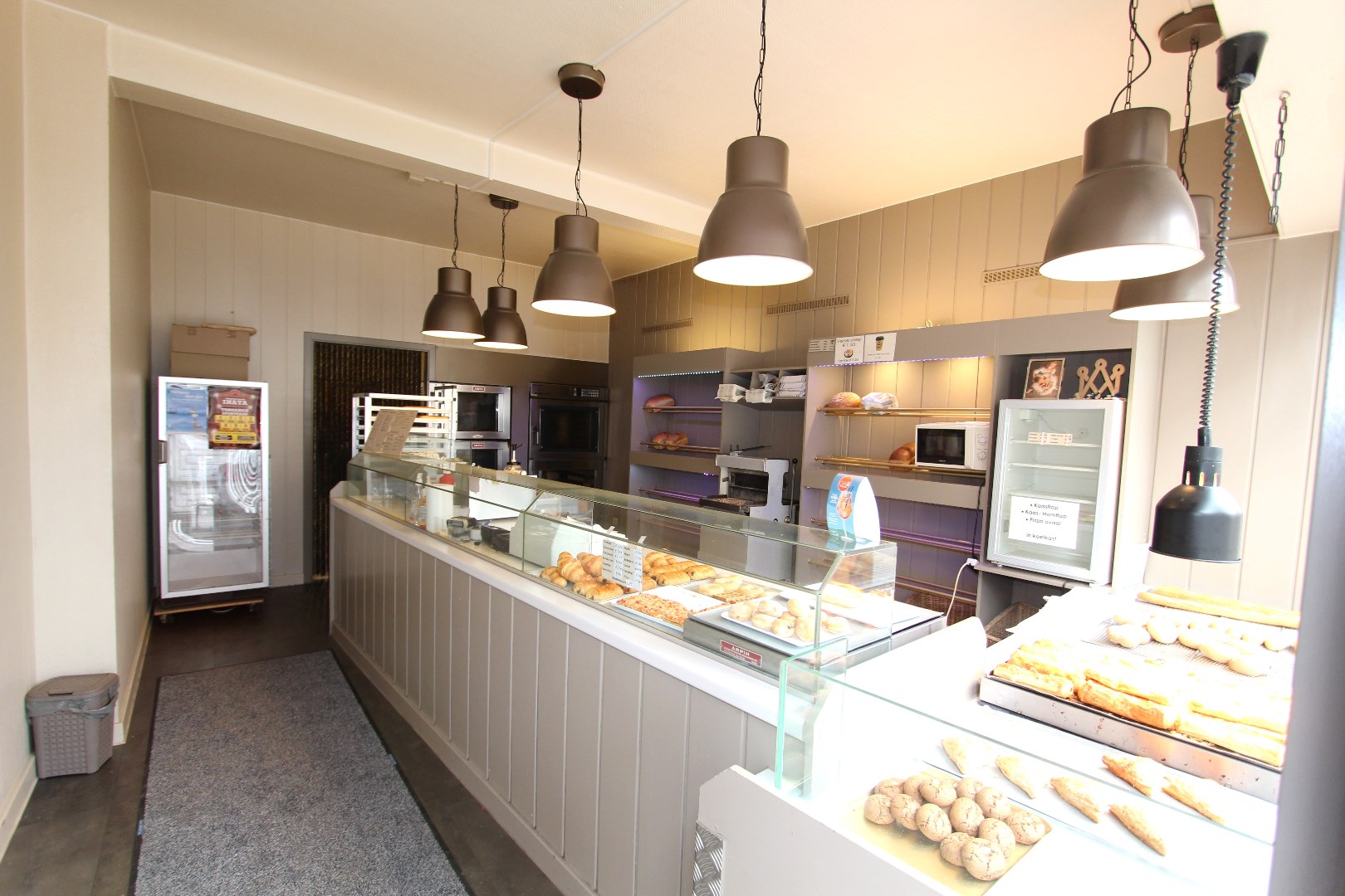 HANDELSPAND - TOP GELEGEN IN HET CENTRUM 