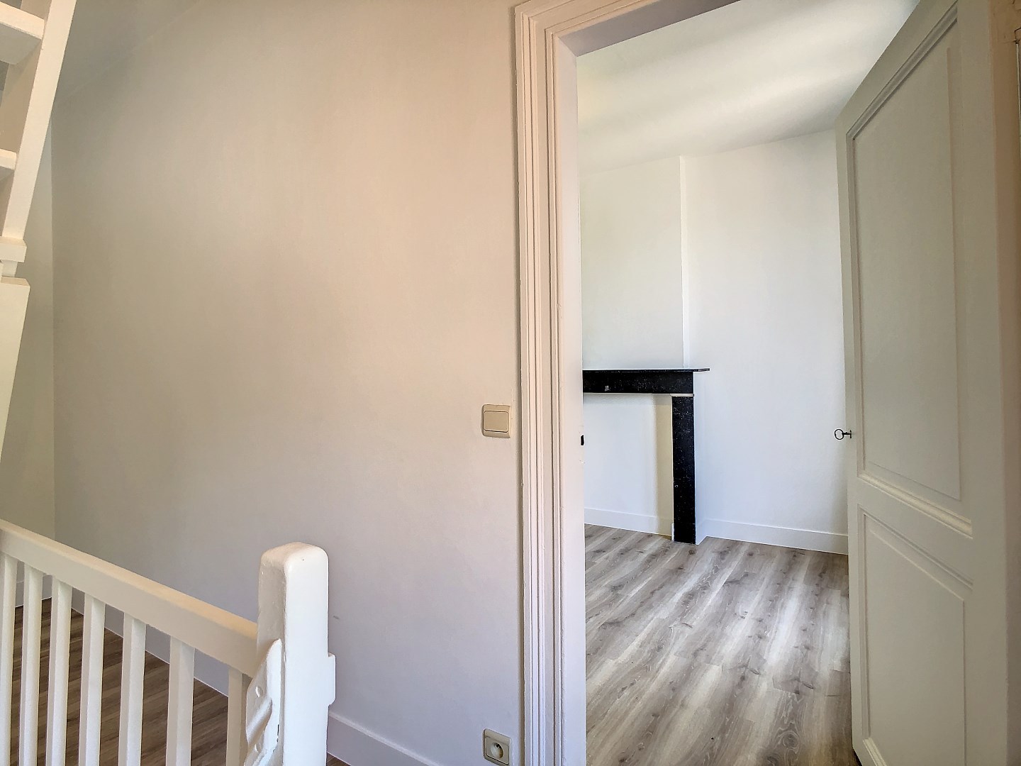 Centraal gelegen woning met twee ruime slaapkamers, zonnige tuin en droge kelder - EPC 252 kWh/m² - bewoonbare oppervlakte van 143 m² 