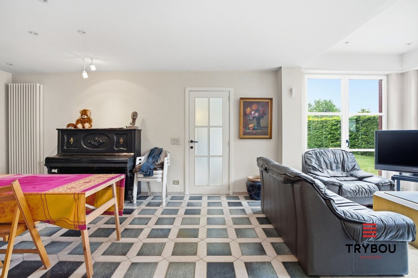 Alleenstaande woning met handelsruimte! 