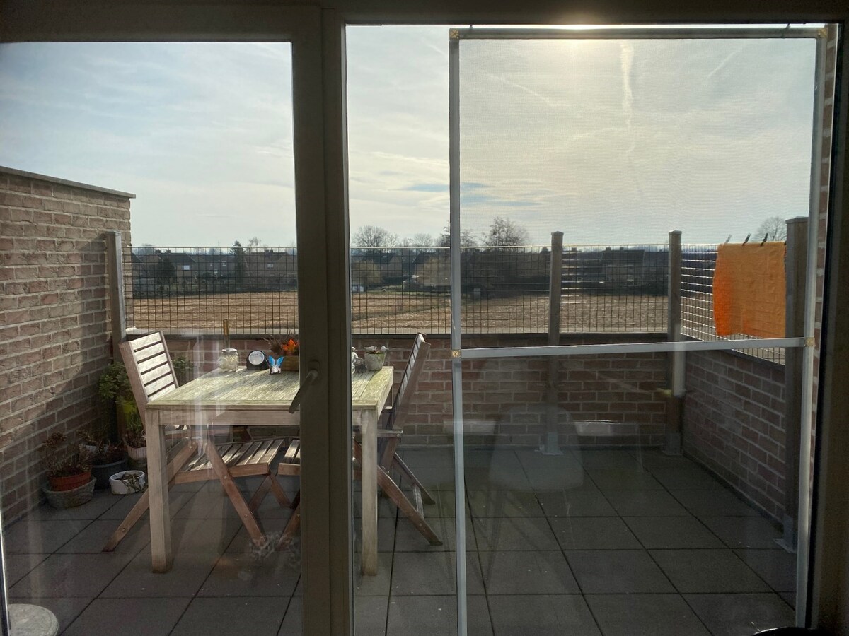 Ruim 1 slpk appartement met garage 