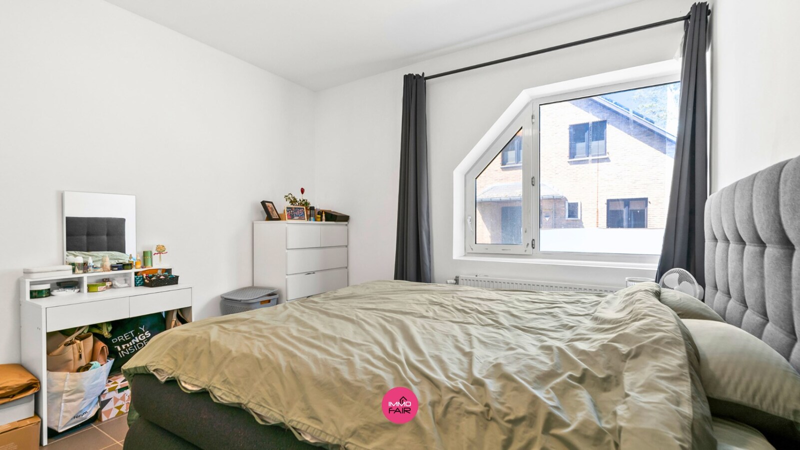 Instapklaar, gelijkvloers appartement met 2 slaapkamers 