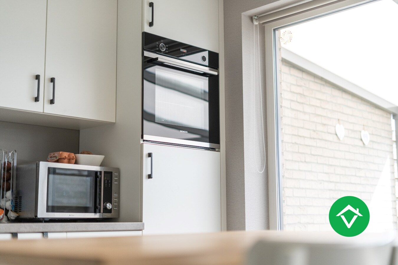 Instapklare, recente woning (2018) met 4 slaapkamers en garage in hartje Koekelare. 