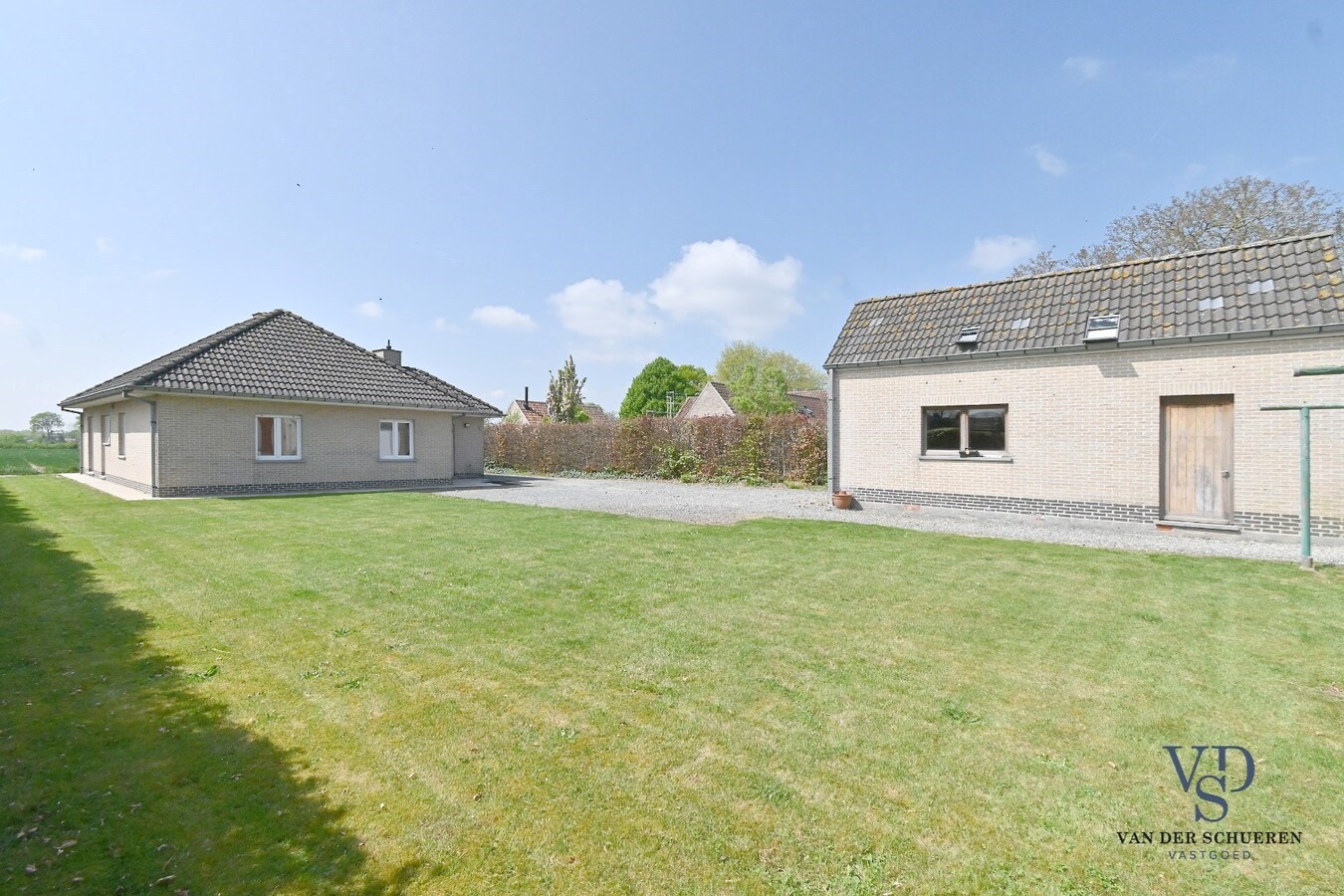 Bungalowwoning met afzonderlijke garage 