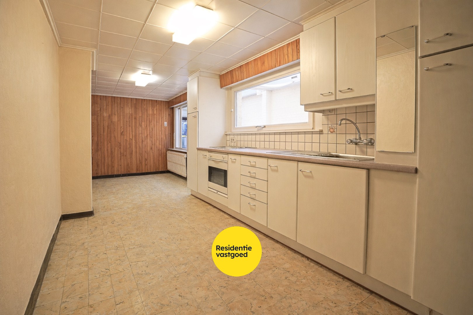 Renovatiewoning met 5 slaapkamers en zonnige tuin in het centrum van Woumen (Diksmuide) 