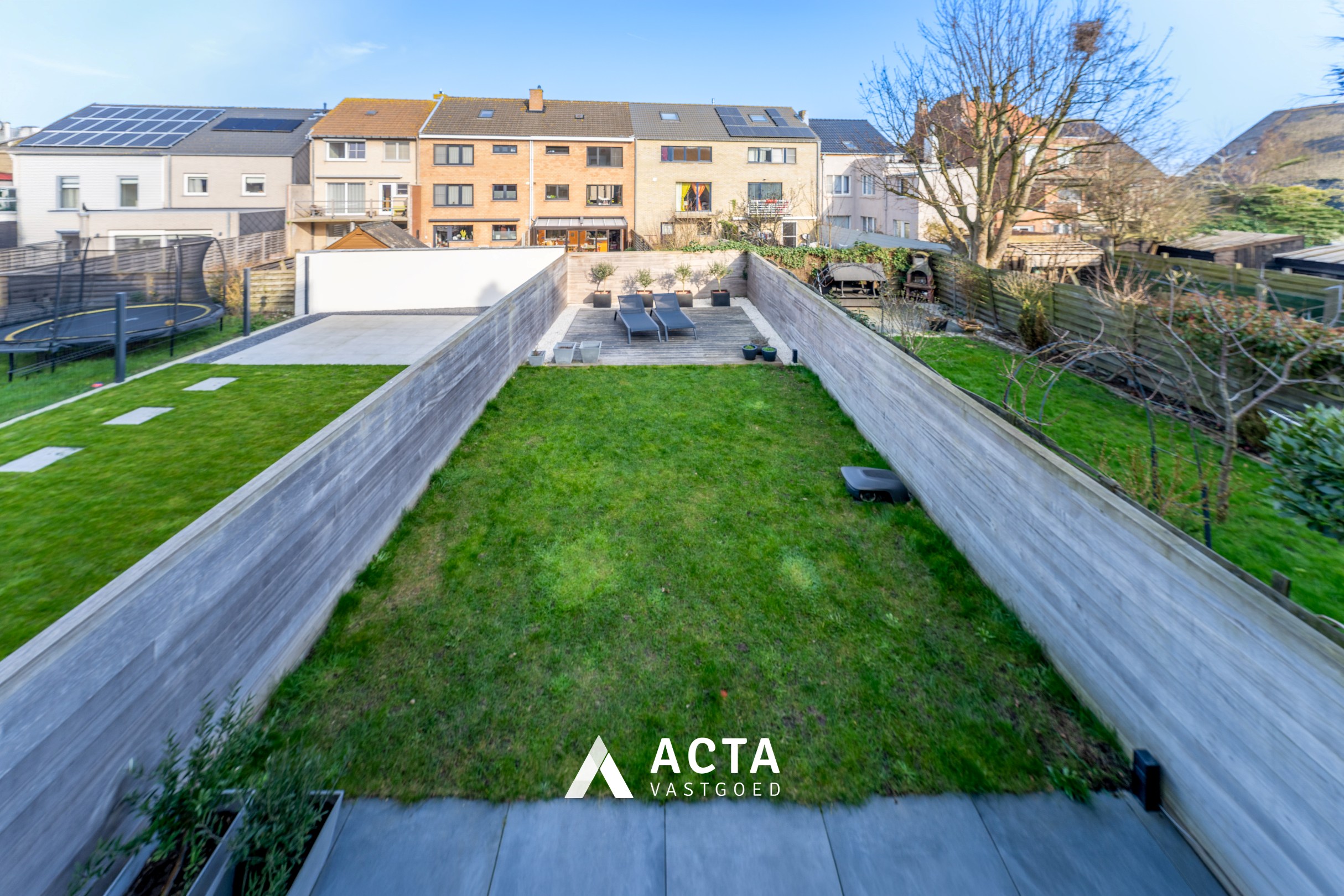 Instapklare bel-etage met 3 slaapkamers en garage 