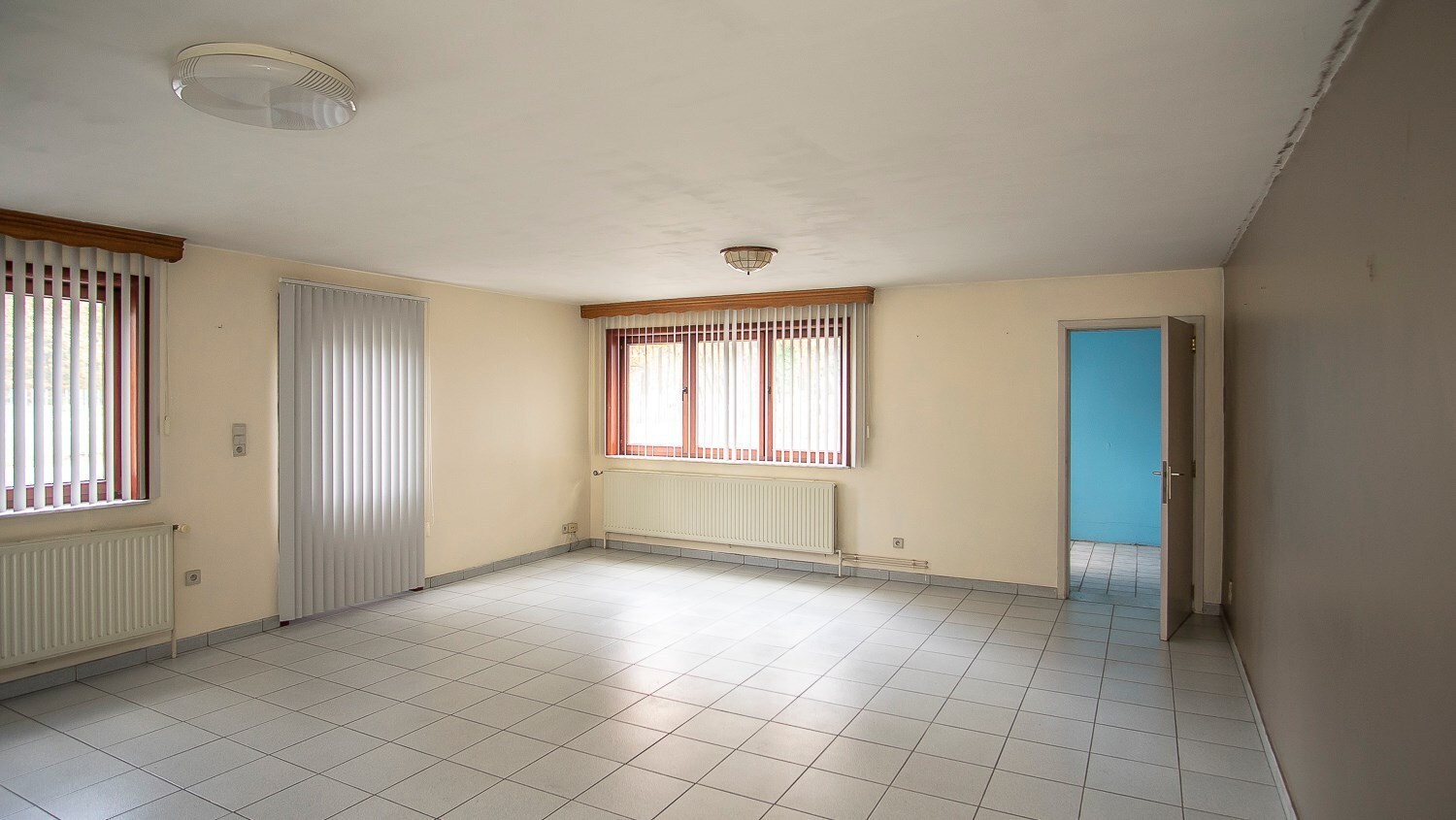 Zeer vlot bereikbaar industriegebouw 300 m² + burelen 