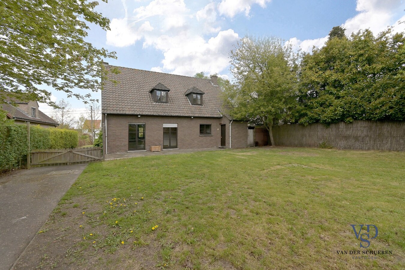 Degelijk, ruime villa. 