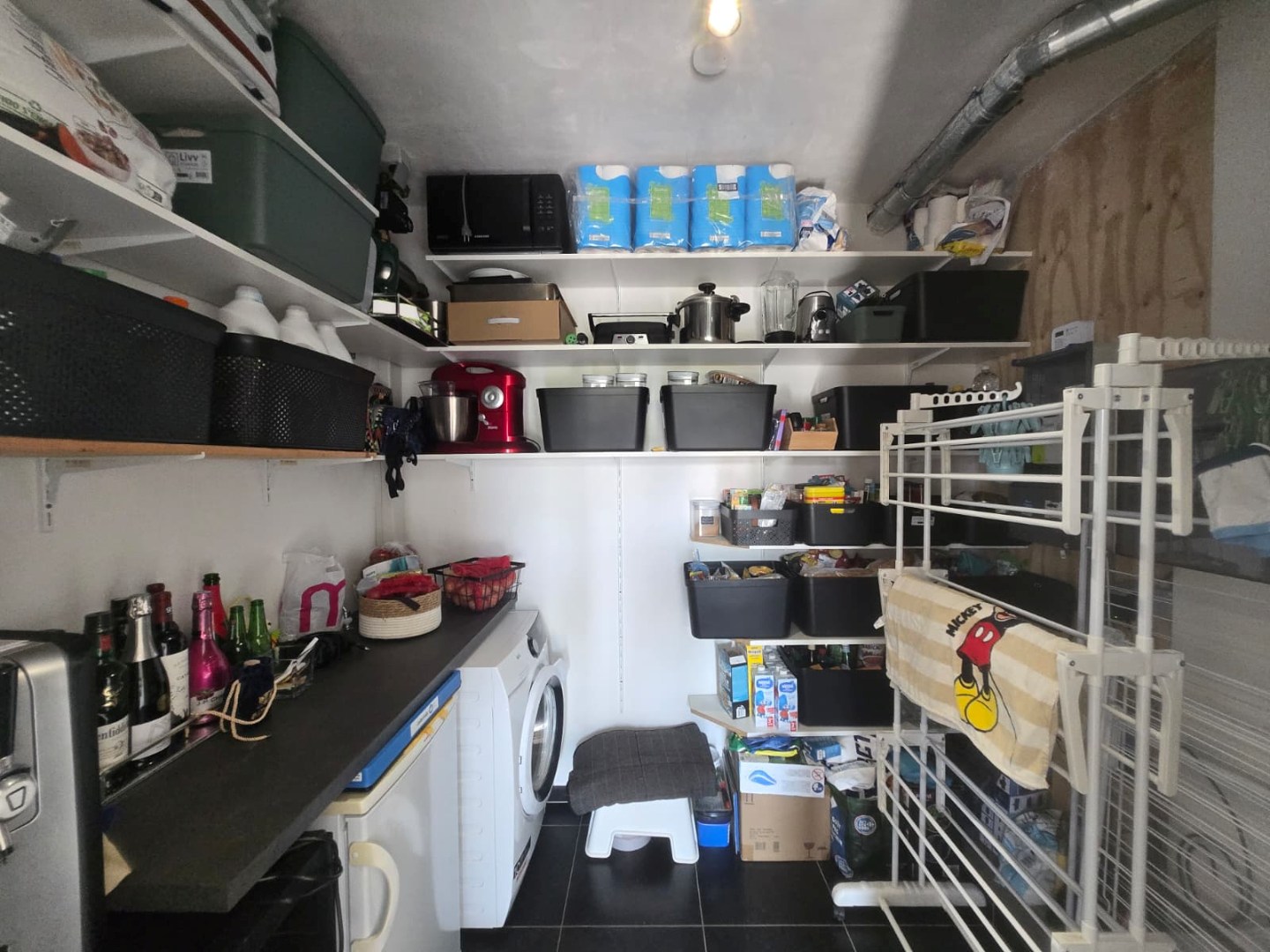 Ruime en recente halfopen bebouwing met 3 slaapkamers, carport en ruime tuin 