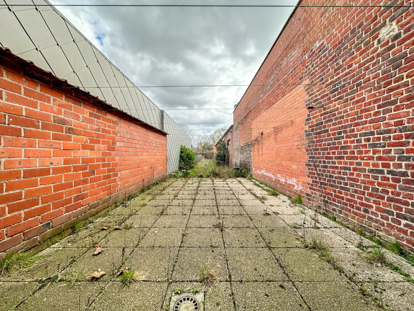 Stadswoning met potentieel, private garage, terras en tuin, mét lift, Torhout 