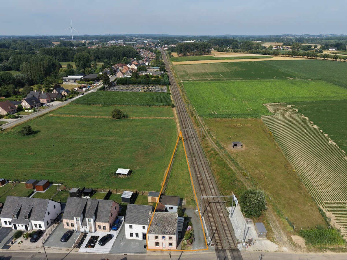 Te renoveren HOB op landelijke ligging te Idegem 