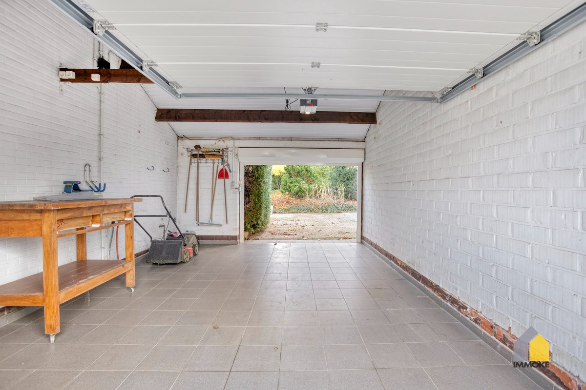 Vrijstaande, statige woning op 7 a 82 ca met 3 slpk en mooie tuin. 