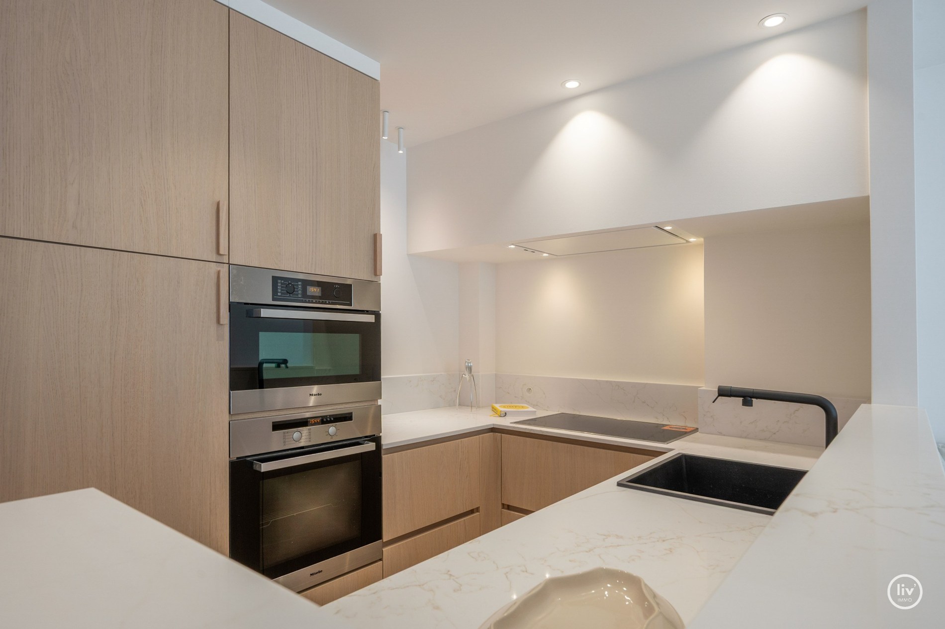 Volledig gerenoveerd en stijlvol appartement in het hart van Knokke in de  Lippenslaan. 