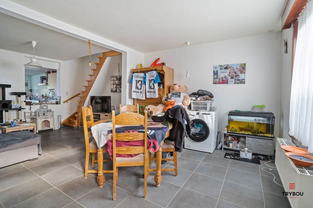 Centraal gelegen starterswoning op ruim perceel van 1658 m² 