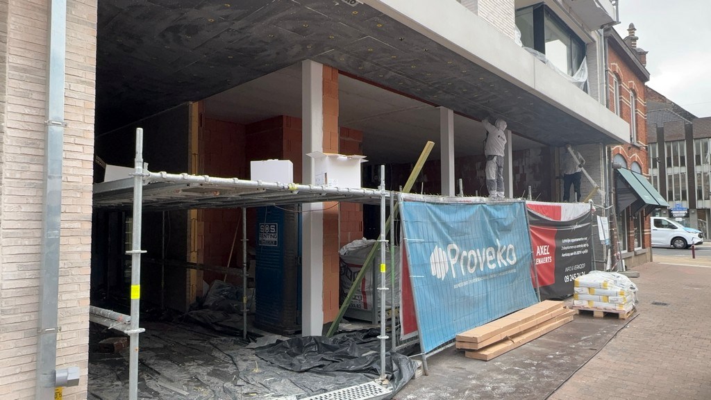 Nieuwbouw handelsgelijkvloers te koop in Deinze