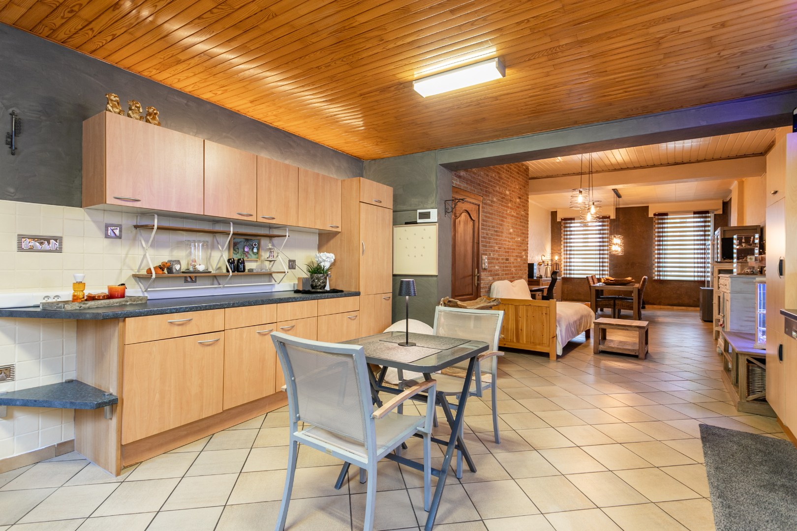 Te renoveren woning met loods nabij centrum Halle 