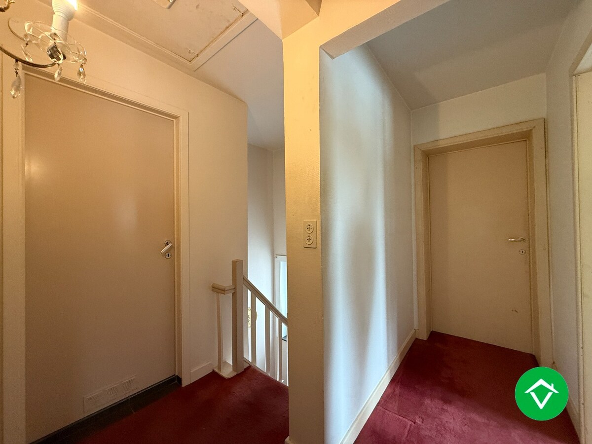 Stevige rijwoning met 4 slaapkamers, tuin en garage te Roeselare 