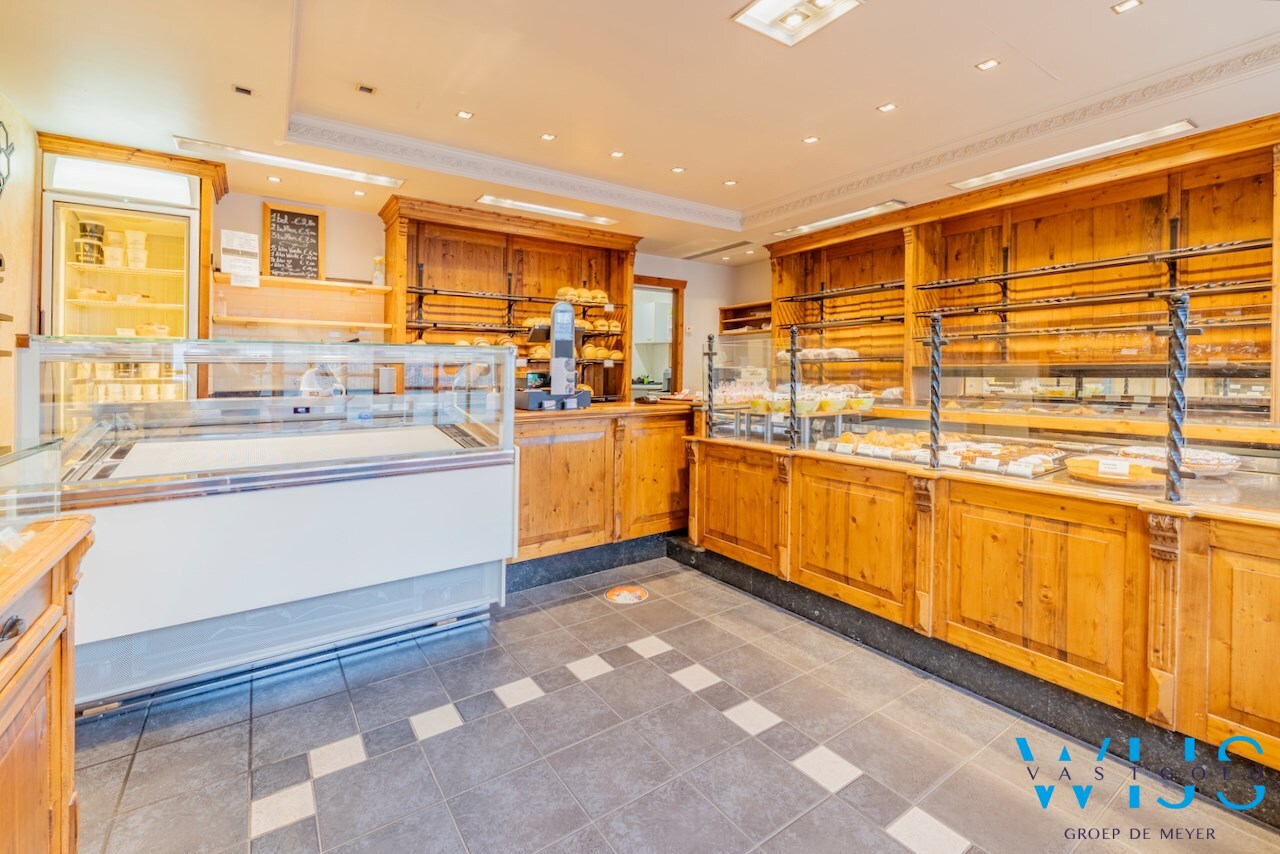 Perfect draaiende bakkerij/handelspand te Ertvelde ! 