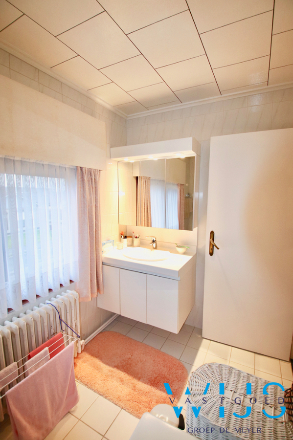 Ruime gezinswoning met 5 slaapkamers &amp; ZUIDgerichte tuin te Zelzate! 