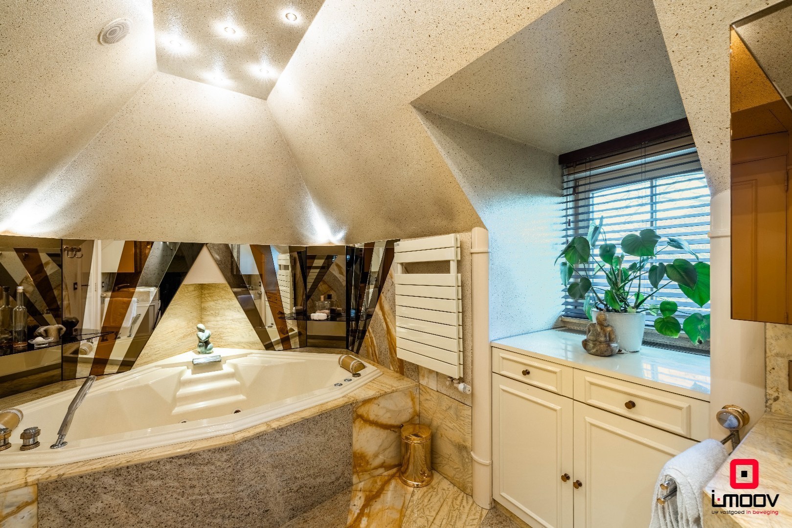 Exclusieve villa met infinity pool en resortgevoel op topligging in Mariakerke 