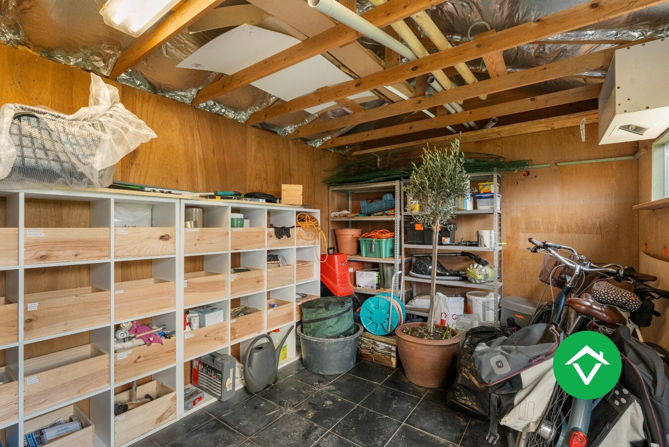 Prachtige rijwoning met 3 slaapkamers en tuin in centrum Roeselare 