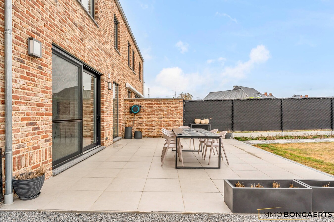 Recente gezinswoning met 3 slaapkamers 