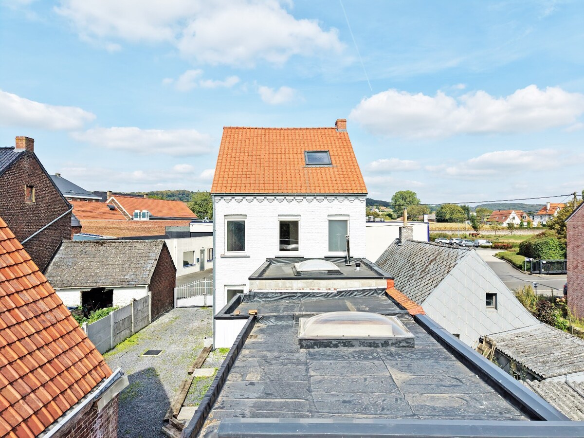 Instapklare starterswoning gelegen in de dorpskern van Amougies 