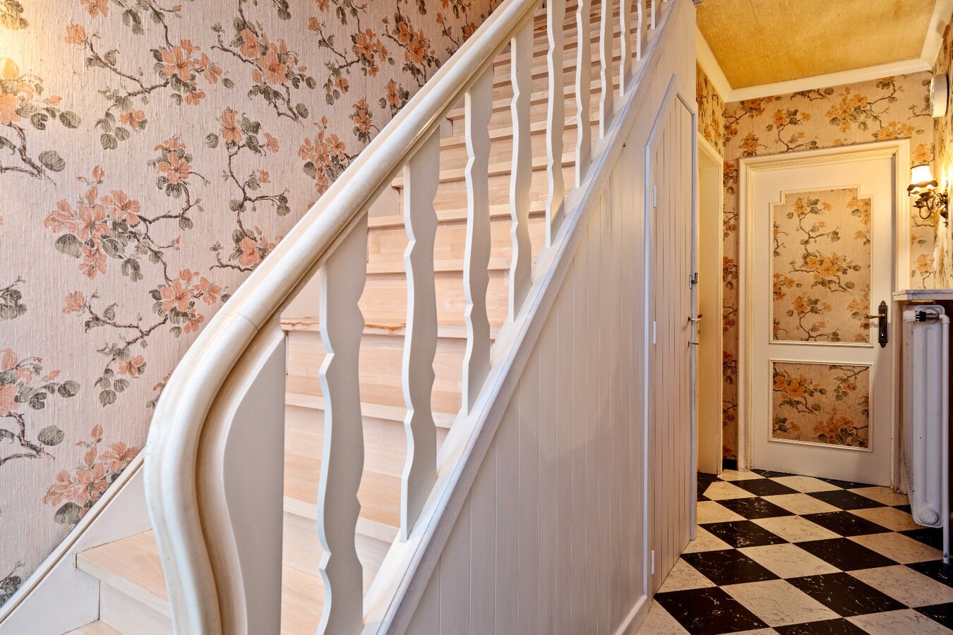 Solide en op te frissen woning te koop vlakbij centrum Lozer 