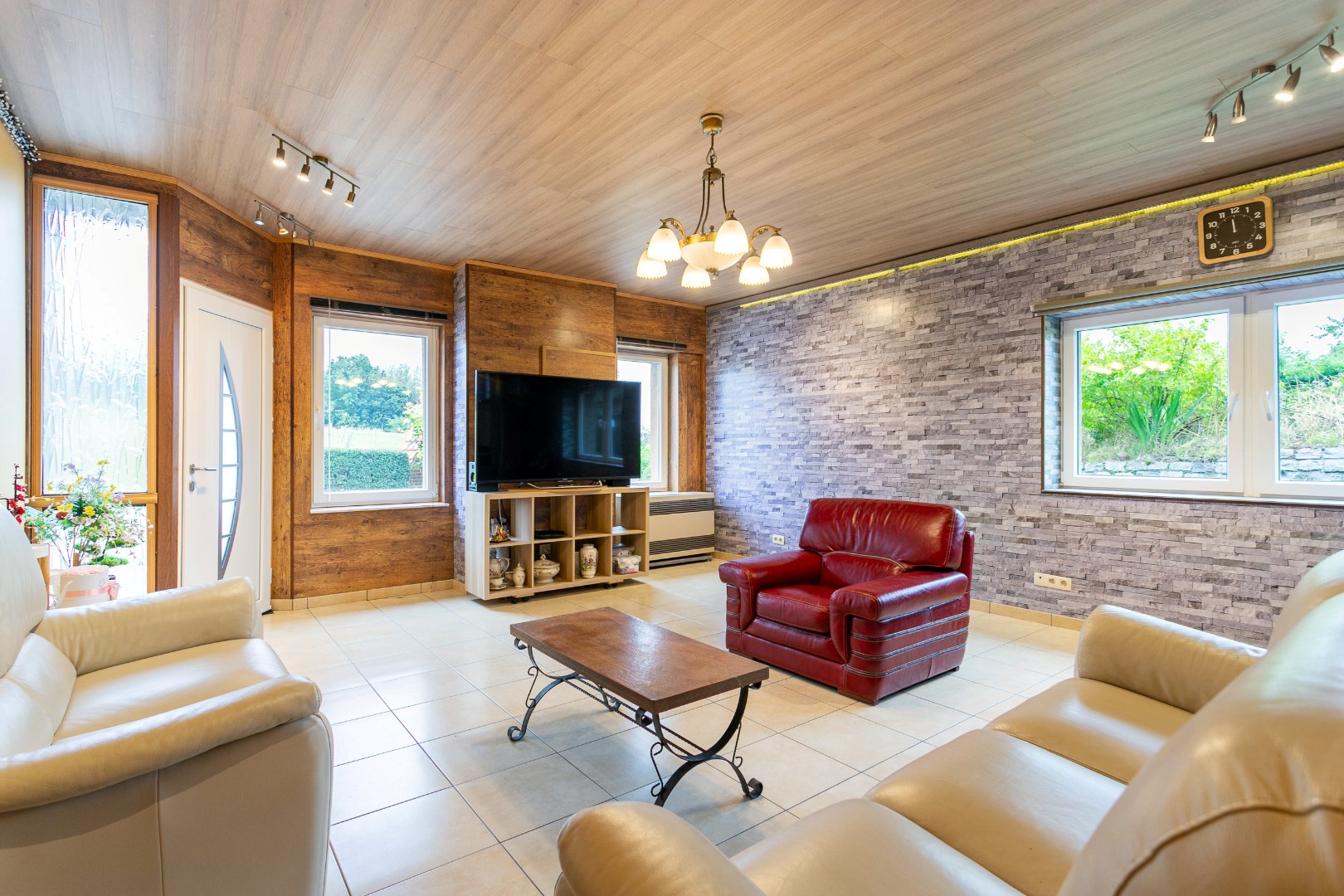 Unieke eigendom met twee woningen op een ruim perceel van 3.130 m² te Galmaarden 
