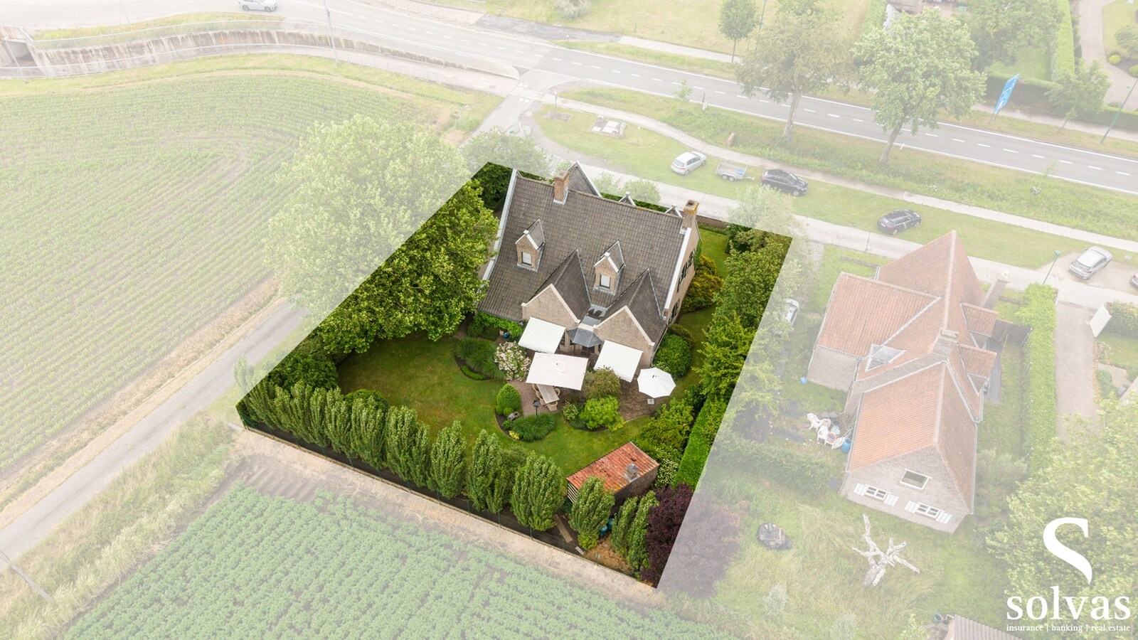 Instapklare, hoogwaardig afgewerkte woning op 1.214 m² met 4 slaapkamers en dubbele garage 