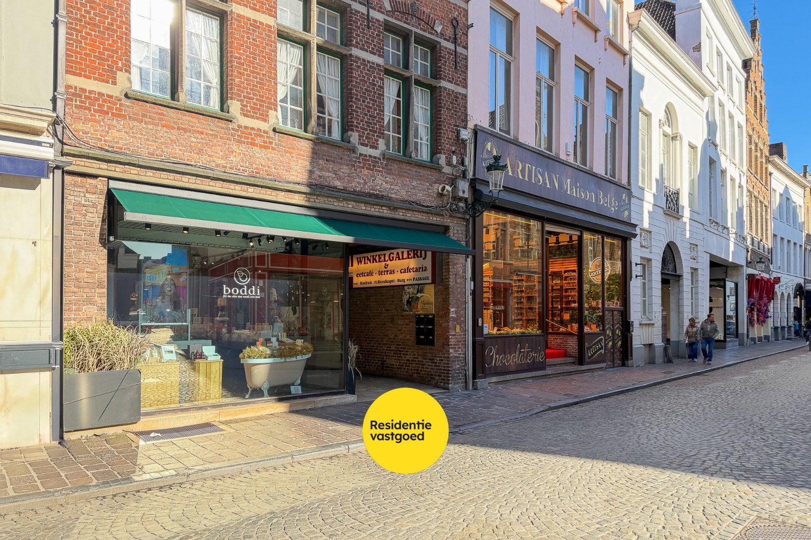 Uitzonderlijke investeringsopportuniteit in Galerij Ter Steeghere – hartje Brugge 