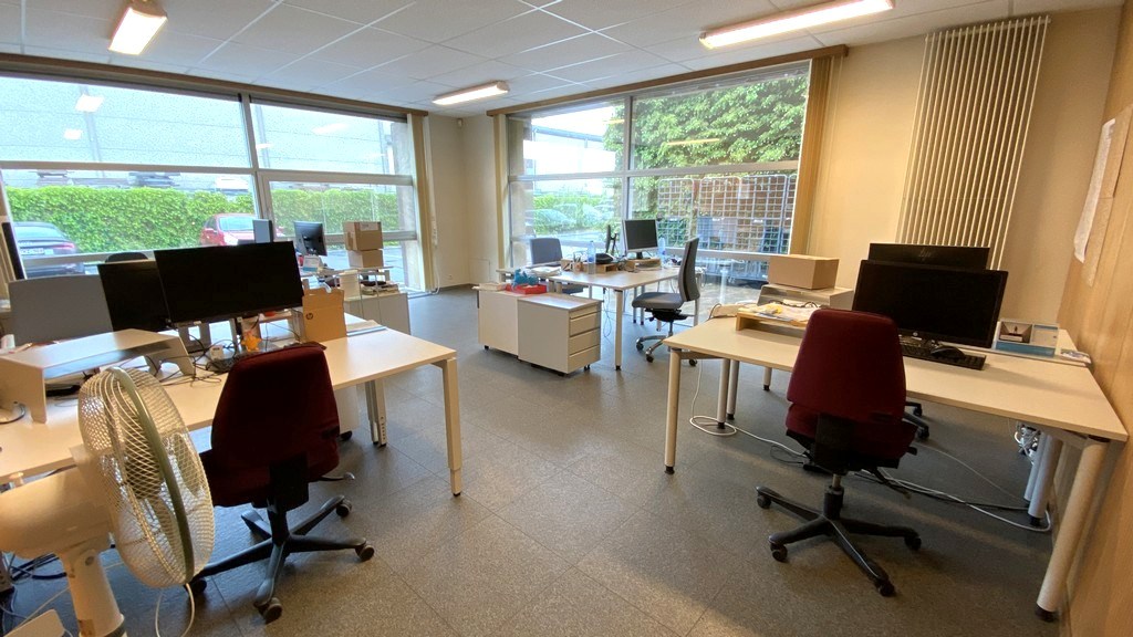 Budgetvriendelijke kantoren te huur vlakbij E17 in Deinze