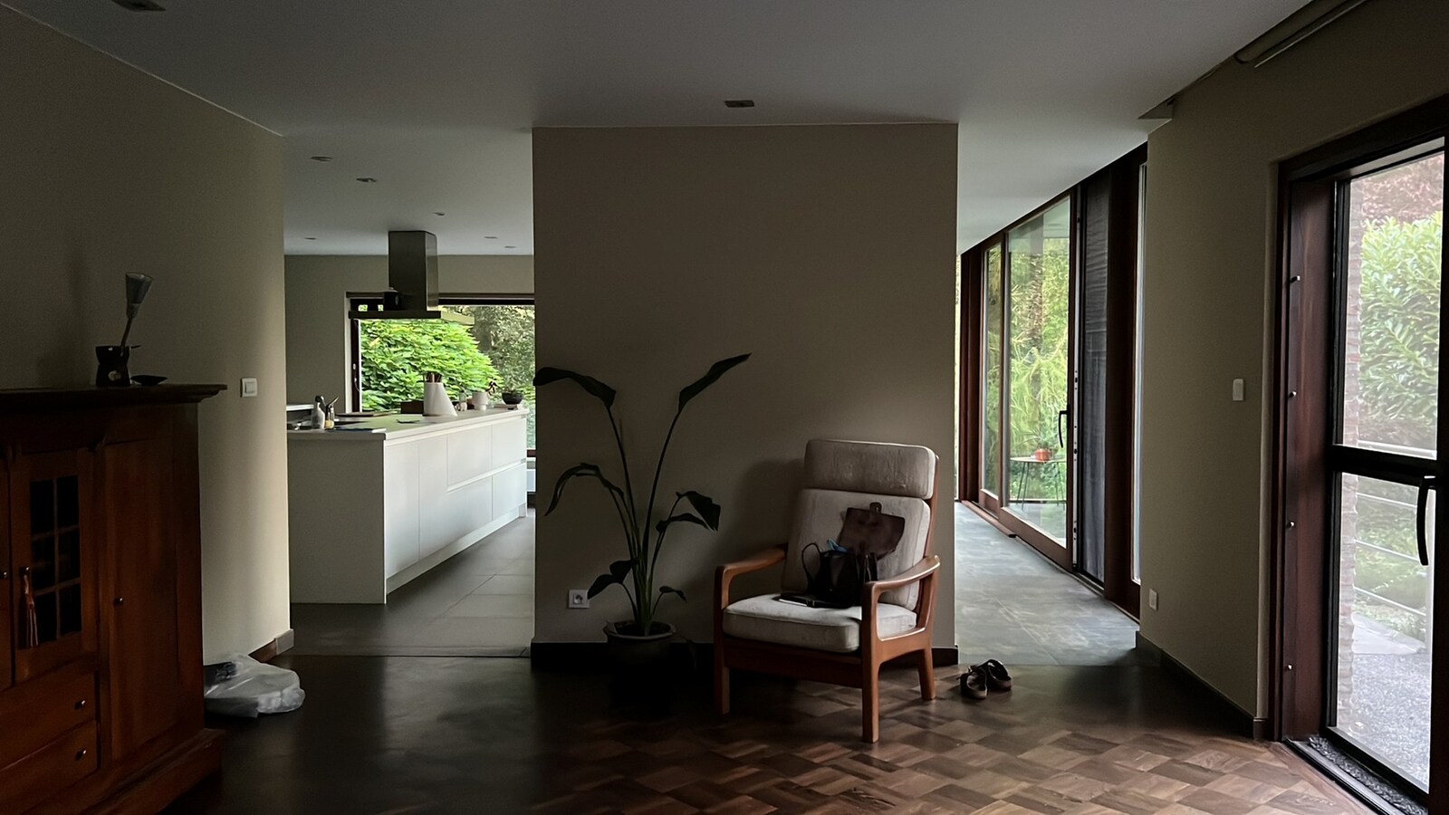 Bemeubelde villa met prachtige tuin 