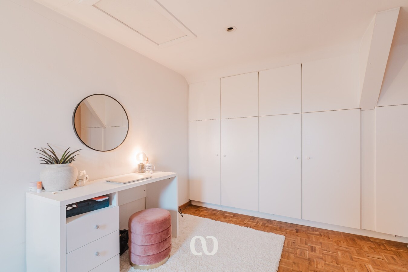 Instapklare woning met tuin en bijgebouw in het centrum van Kruishoutem 