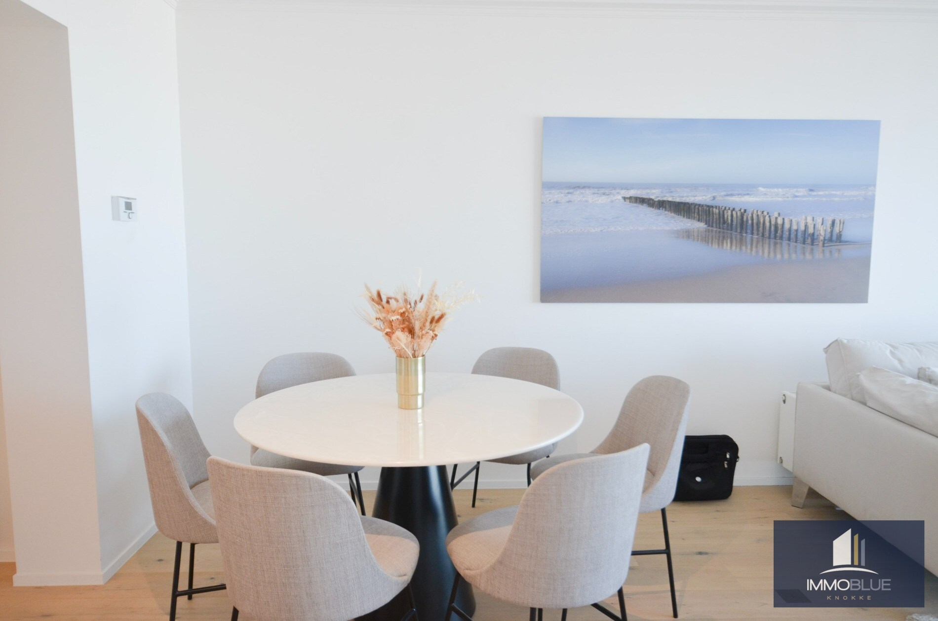 Stijlvol, recent gerenoveerd appartement met frontaal zeezicht. 