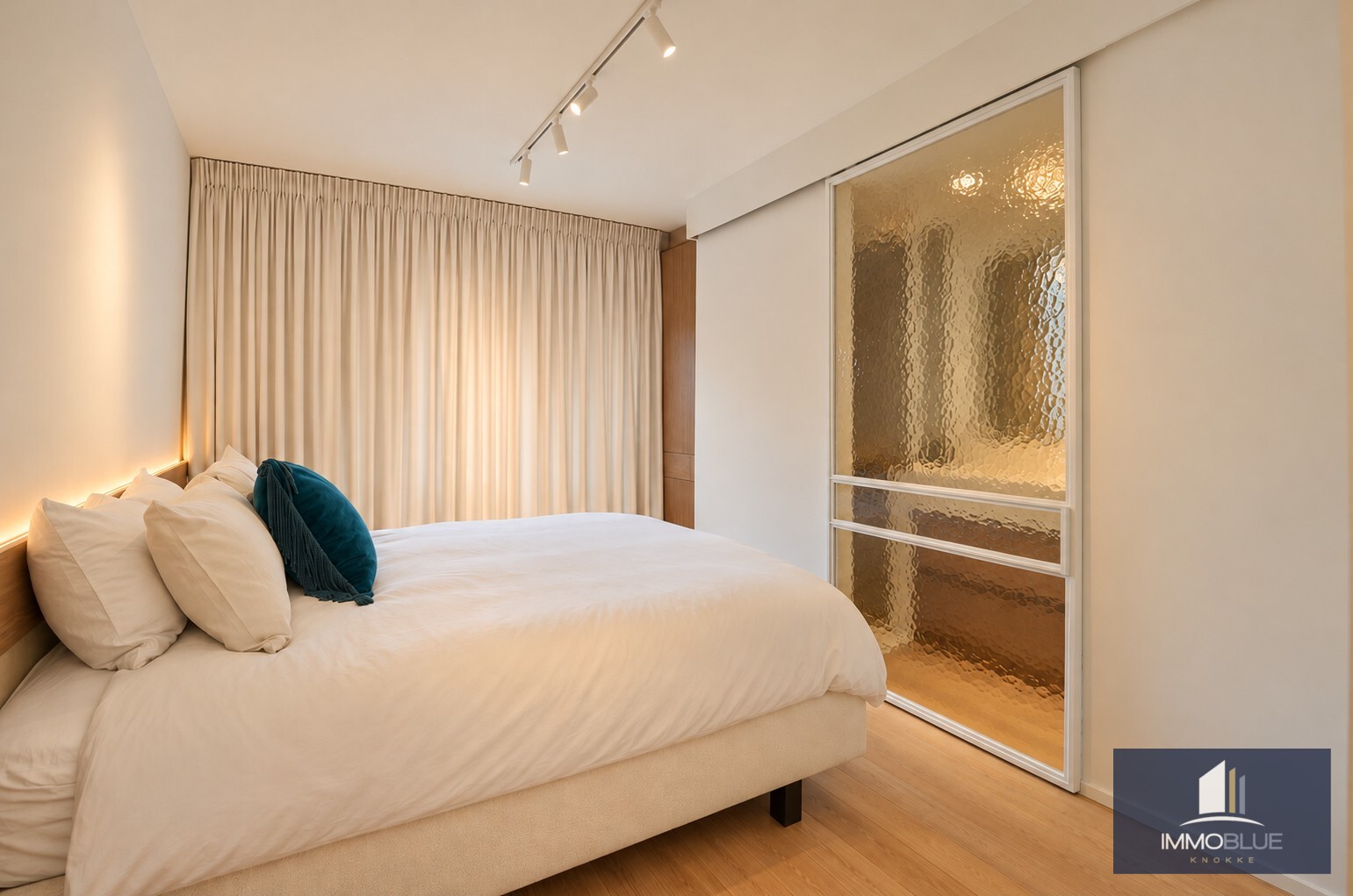 Subliem gerenoveerd appartement met frontaal zeezicht en een tijdloze, uiterst verfijnde afwerking. 
