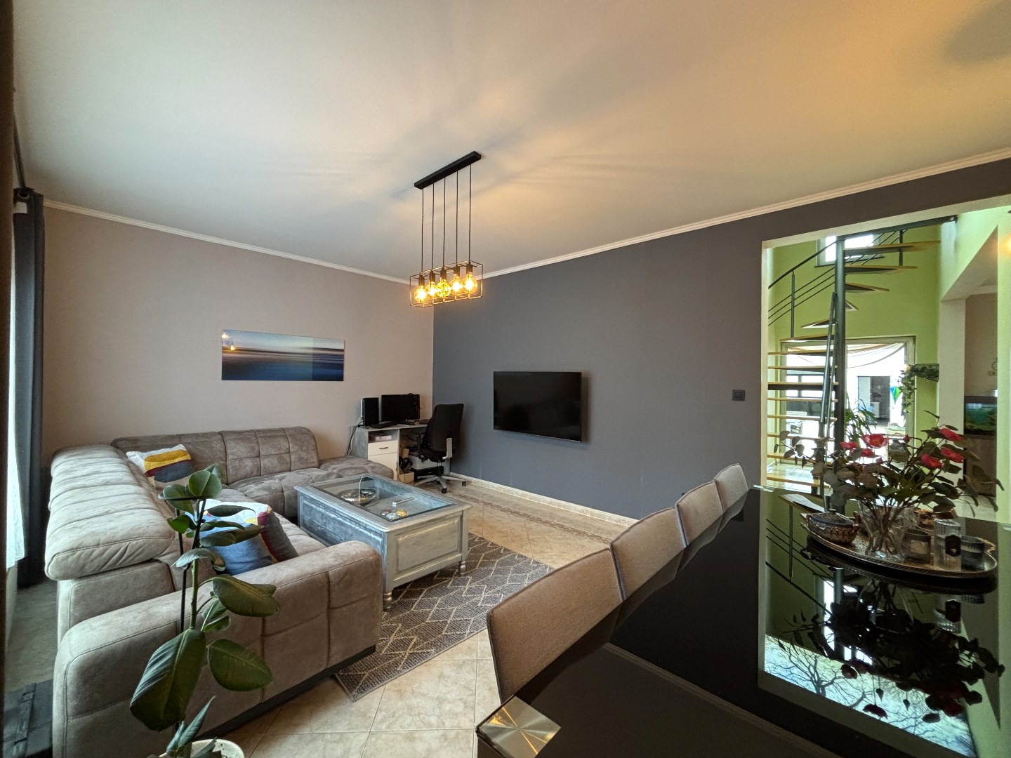 Instapklare en ruime gezinswoning met 4 slaapkamers in hartje Heppen 